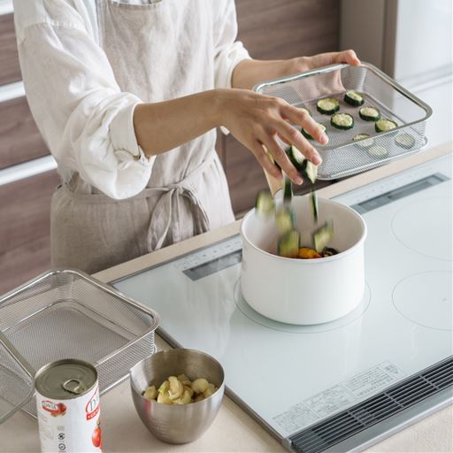 乾燥させることで調理の際には味がよく染み、調理時間の短縮になります。
