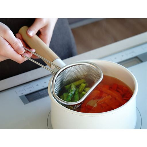 茹で上がり時間が異なる食材も1度に茹で分けられます。