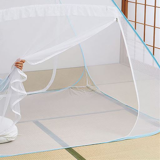 A (1人用)<br>レース生地で蚊など小さな虫の侵入を防ぎ、ファスナー仕様で出入りもラクラク。