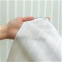 ブルー<br>やや厚みのあるしっかりとしたレース生地を使用しています。