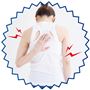 猫背を続けていると…肩凝りや腰痛の原因に!?※イメージ