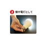 (2)懐中電灯として 口金の底と側を同時に触れることで点灯可能。