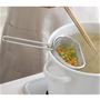 パスタを茹でながら、付け合わせの野菜も