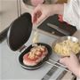 ハム、チーズ、トマトなどお好きな食材を挟めます。