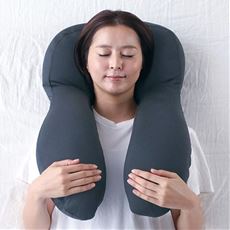 胸を開くまくら