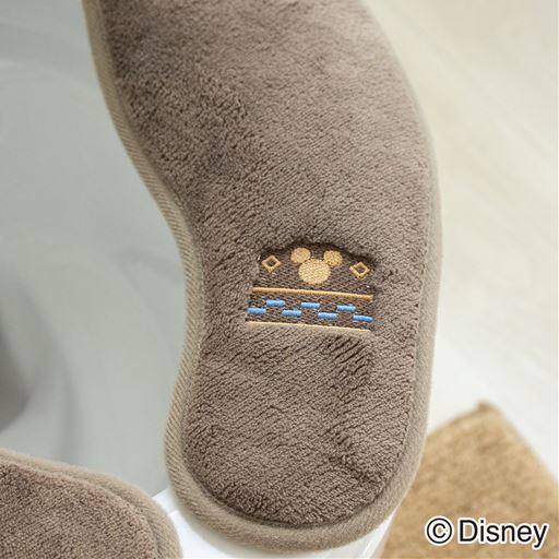 ブラウン<br>柔らかくふわふわとした肌ざわり。さりげない刺繍デザインがアクセントに。