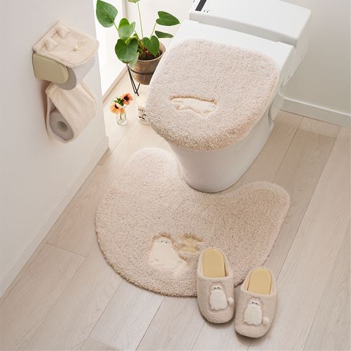 ベージュ Mマット(横60×縦58cm) ※商品はトイレマットです。 <br>ふわふわペルシャ猫モチーフのトイレマットです。