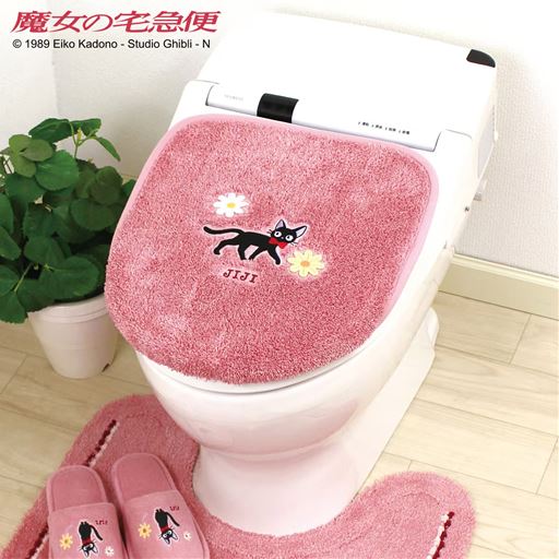 ピンク<br>明るいピンクカラーとジジのワンポイントが可愛らしいトイレフタカバーです。