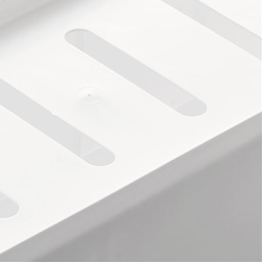 底には排熱用の通気孔を設置。熱を溜めにくい仕様です。