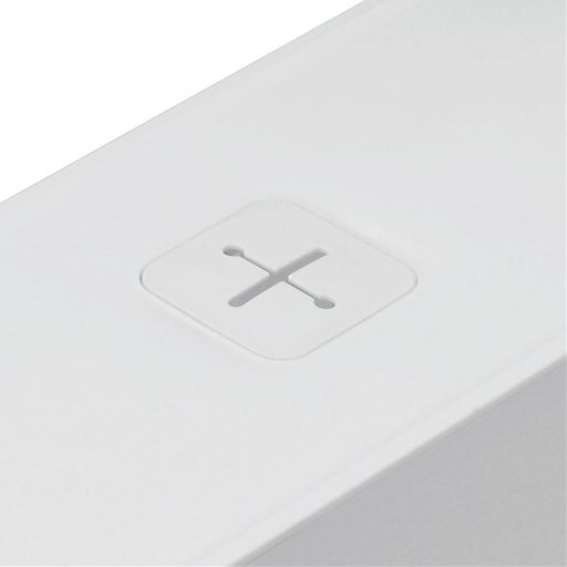 充電器などのケーブルを出せる便利な端子取り出し口。