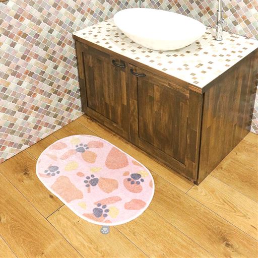 ピンク系<br>玄関やベランダ前など、どこでも置ける万能インテリアマットです。