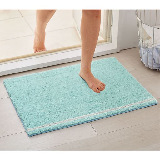 ブルー(横70×縦50cm)<br>弾力のあるしっかりとした踏み心地! 使うほどに良さがわかるバスマットです。