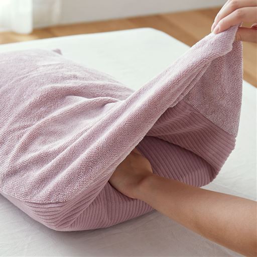 余った部分を折り込んでサイズ調整が可能。