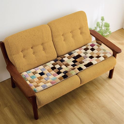 B (120×40cm) ※色の組み合わせは商品によって異なります。<br>座面を明るくイメージチェンジできる、ムートンシートクッションです。