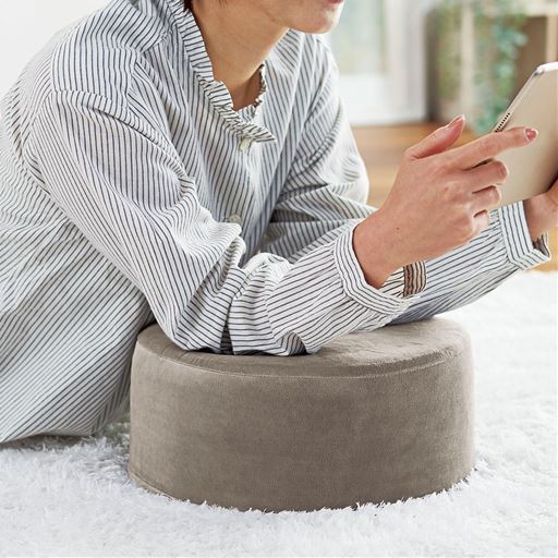 グレージュ<br>ひじ置きとしても。