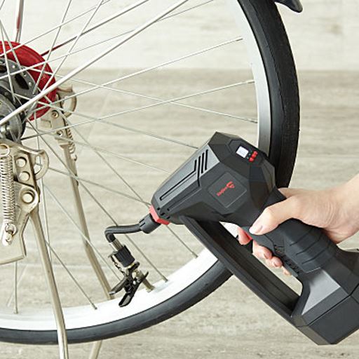 手動の空気入れでは大変!<br>自転車のタイヤの空気入れに。