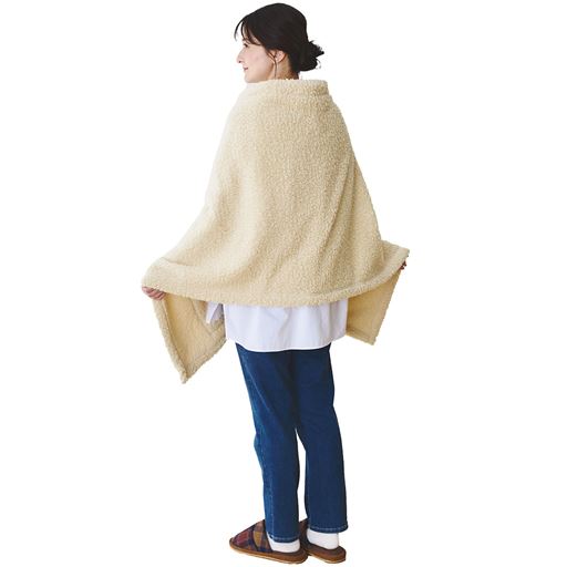 ベージュ<br>おうちでもぬくぬく快適に♪ ポケット付きストールです。
