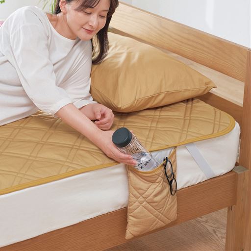 ベージュ<br>ちょっとした小物をサッと収納できるので、防災対策にもおすすめです。