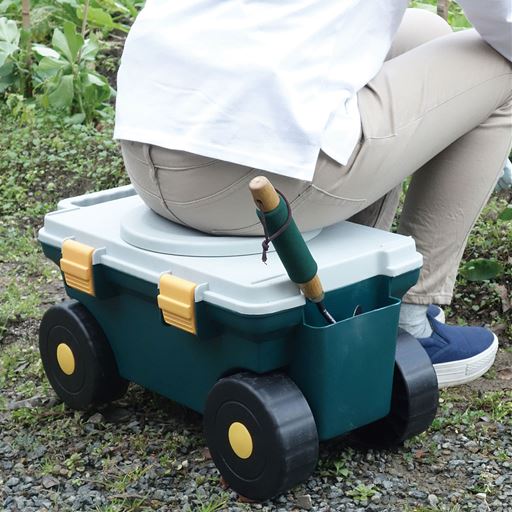 いつものガーデニング作業が座ったままでラクラク移動