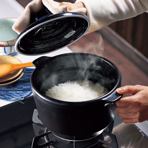ブラック<br>火加減要らずでご飯が炊ける。