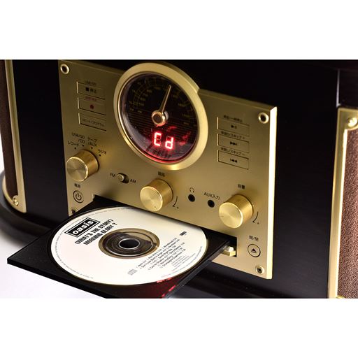 見やすいLEDライト表示。<br>CDはプログラム再生も可能。