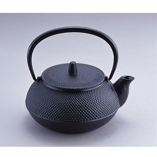 岩手県の伝統工芸・南部鉄器の鉄瓶兼用急須