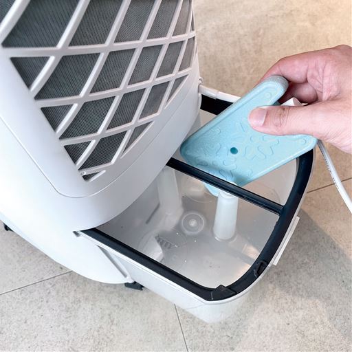保冷タンクを水タンクに入れてさらに涼風♪