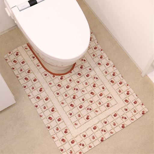 レッド<br>高級感のあるジャカード織が美しい、イタリア製のトイレマットです。