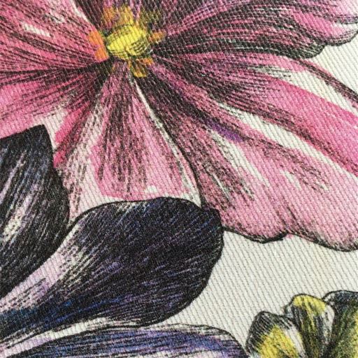 生地拡大<br>繊細なタッチで描かれた可憐な花々。
