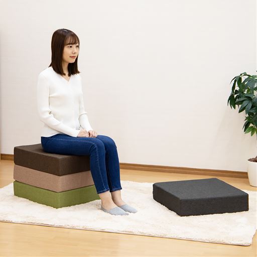 耐久性の高いウレタンを使用したフロアクッションです。