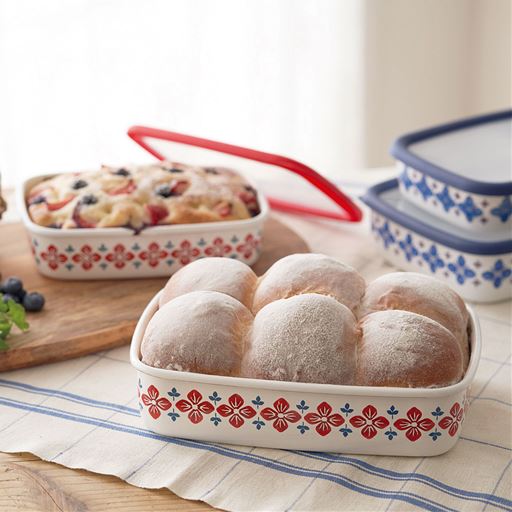 ホーロー容器ひとつと材料で、手軽にパン作りができます!※レッド系は販売しておりません。