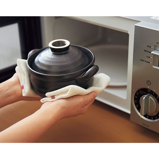 電子レンジで約8分加熱。短い時間で美味しく炊きあげます。(電子レンジ目安/500W)