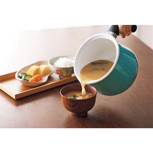 便利な注ぎ口付き。