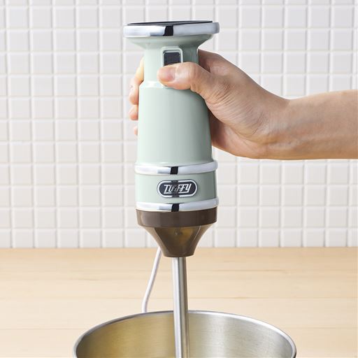 スイッチはスライド&プッシュの2段階安全設計!