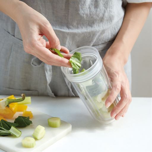 お好みの材料を入れて、本体にセット