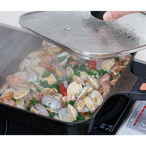 焦げ付きにくく傷にも強い多層コートで、焼き魚以外のお料理にも活躍。