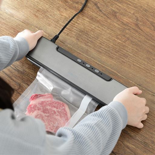 脱気部分まで袋をセットしたら