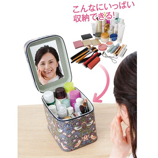 こんなにいっぱい収納できる! 顔全体が写る大きなミラー付き