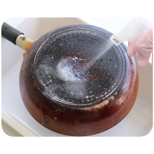 スプレーがジェル状で、汚れにしっかり密着することで効果が高まります!
