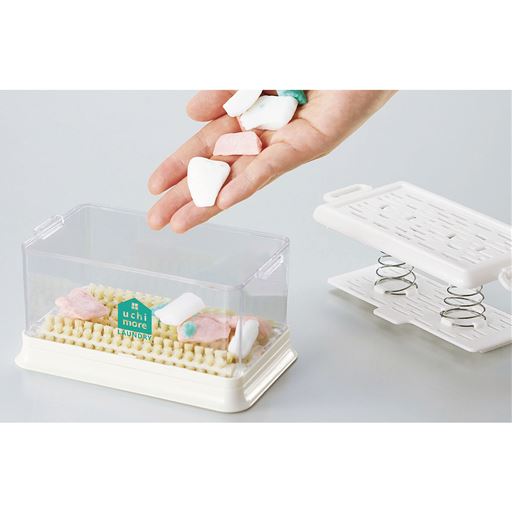 小さくなったせっけんのかけらも、まとめて入れて活用。