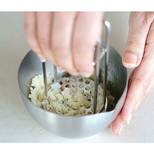 硬いイモ類がつぶしやすい。