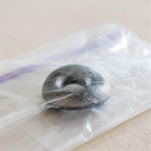 使用後は汚れをよく洗い落とし、水分をしっかりふき取り良く乾かした後、てつまろが入っていた袋に入れて保管してください(てつまろが入っていた袋が無い場合は食品保存用の密閉袋に入れて、空気になるべく触れないようにしてください)