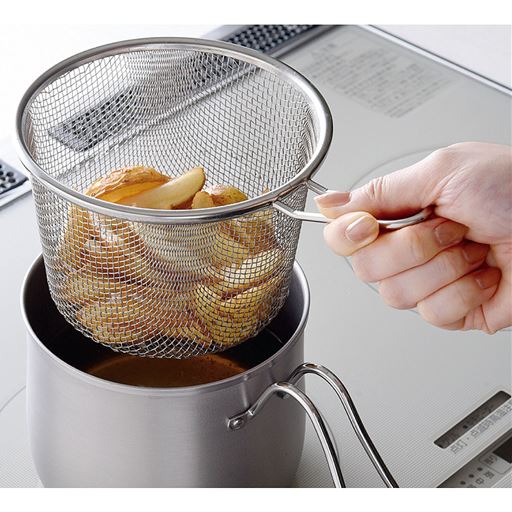 揚げる ストレーナー付で蒸す・揚げる・茹でる調理が便利に!