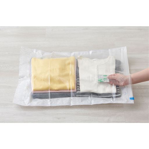 シールを剥がして衣類と一緒に入れるだけ!(衣類用)