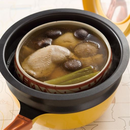 大きな食材や高さのある器もOKの深～い蒸し台!
