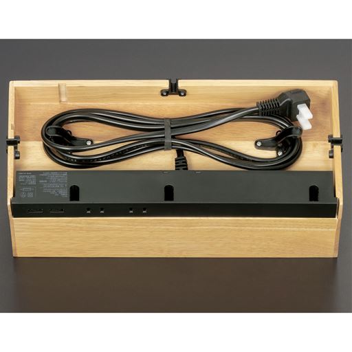 電源を使用しないときは裏部にコードを収納できる。