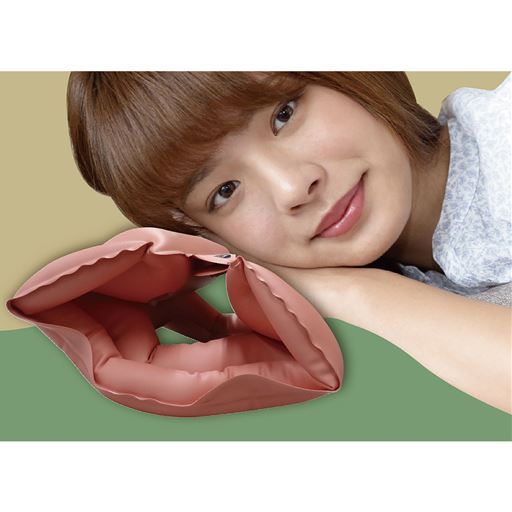 ボタンを留めれば枕に変身!