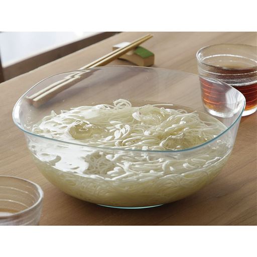 ガラスのように美しい透明感 ボウルはポリメチルペンテン(TPX)を使用しています。ガラスのように透明でありながら、落としても割れたりカケたりしにくい丈夫な素材です。