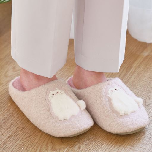ピンク<br>部屋履きとしてもおすすめ。厚めの中敷きで底冷えしにくい仕様です。