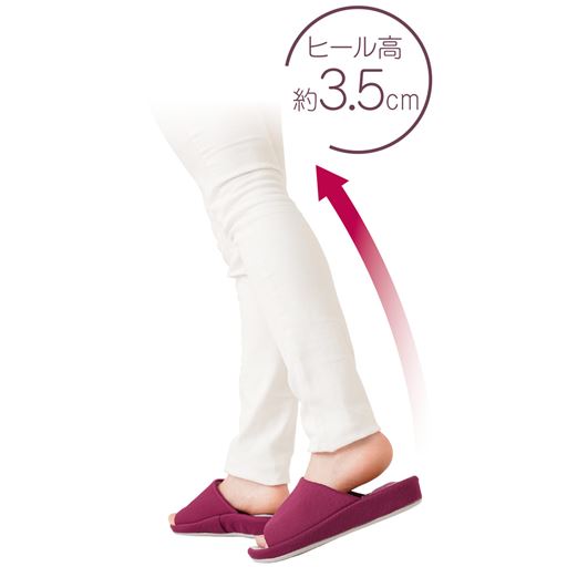 ヒール高 約3.5cm。<br>軽量タイプなのでらくらく歩けます。